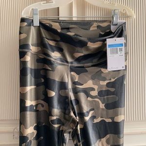 Nike One  training women’s tight fit mid rise full length size medium Camo